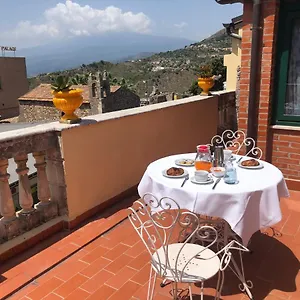 https://casa-rando-marys-house.taorminaitalyhotels.com