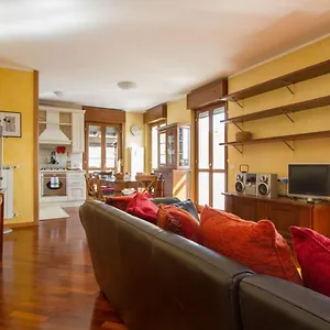 Bright House With 2 Bedrooms & A Unique Terrace Appartement